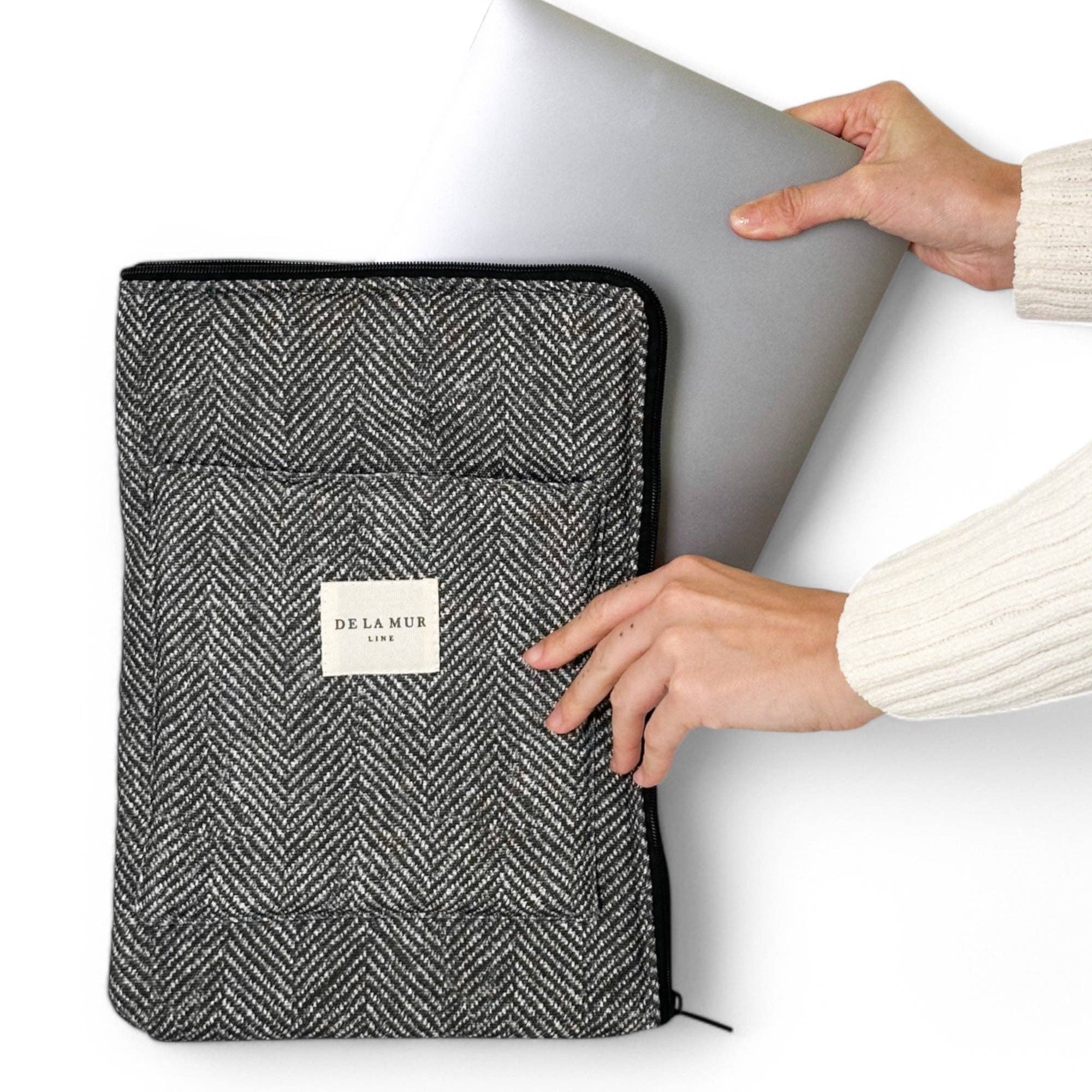 Dope laptopfodral – grått datorfodral med fiskbensmönster